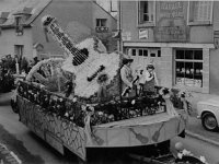 CARNAVAL 1964   "Char de la guitare"